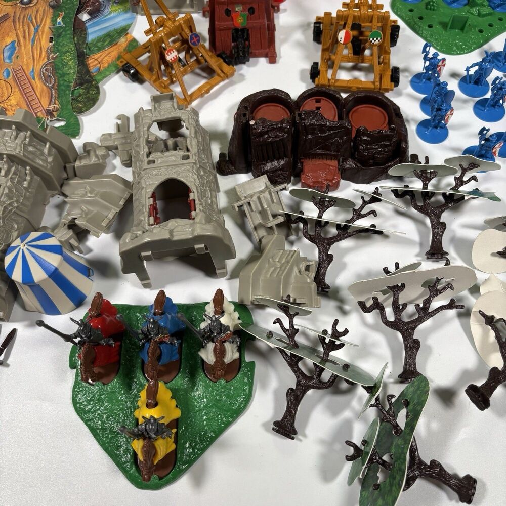 Vintage Weapons & Warriors Castle Siege Game 1996 Pressman #9705 Near Complete - Picture 3 of 15